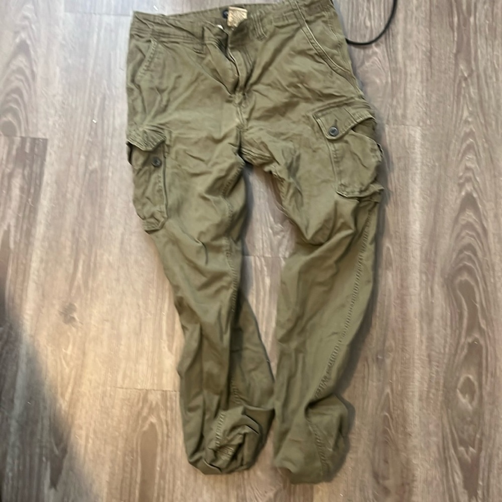 Green cargo pants with extra pockets